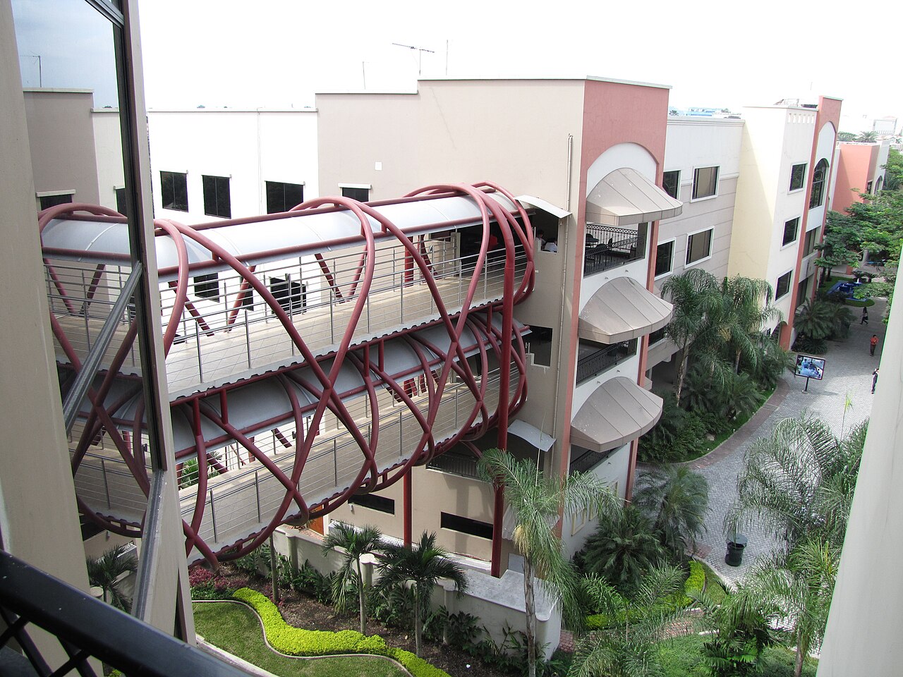 UEES: formación, vínculos con la industria y proyección internacional desde Ecuador